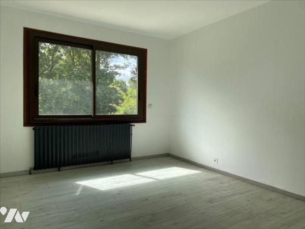 Maison avec chambre et salle d'eau de plain pied