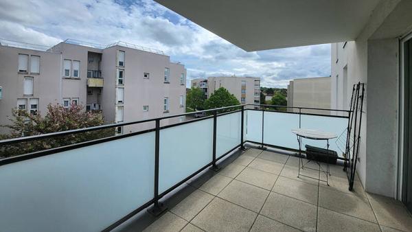 Appartement T2 + grand balcon + garage