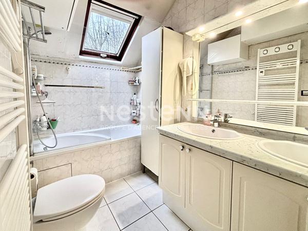 Nestenn Igny - Duplex 70 m² Bièvres centre-ville - Séjour 30 m² - Terrasse - Cave - Petite copropriété - RER C / Ligne V - Plateau de Saclay -Vélizy - Massy