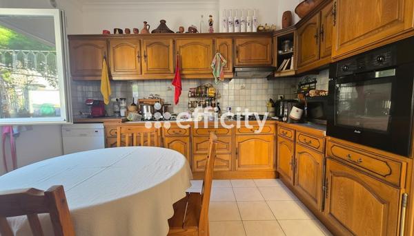 Maison
         7 pièces
        - 149 m² 539 000 € *