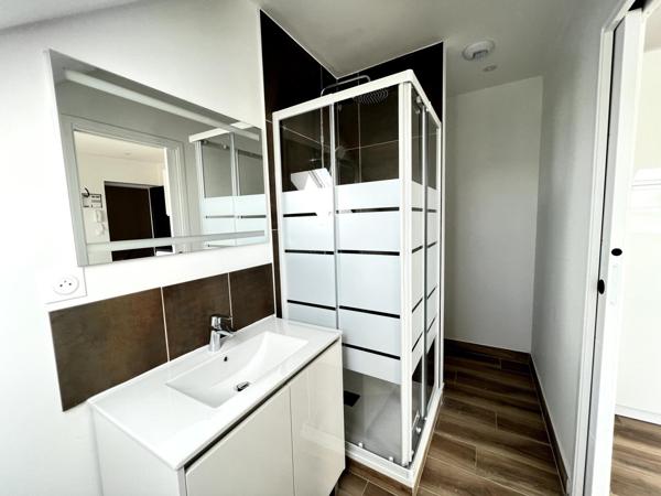 Saint-Nazaire –Studio rénové avec parking et cave