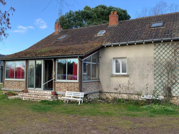 Maison avec grande dépendance aux portes de Le Blanc