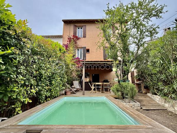 Venez découvrir cette ravissante maison mitoyenne d'un coté, pleine de charme et idéalement située sur la commune de Mougins, au calme, proche de toutes commodités.
D'une superficie d'environ 65m2, cette maison se compose au premier niveau, d'un agréable espace de vie réunissant salon, salle à manger et cuisine entièrement équipée, d'une très jolie salle de douche avec son wc.
A l'étage supérieur, l'espace nuit accueille trois belles chambres, idéales pour une famille.
Au sous sol de la maison, une superbe grande cave en pierre voutée très atypique de 30m2 vient compléter ce bien avec de nombreuses possibilités d'aménagement.
A l'extérieur, vous profiterez d'un terrain d'environ 100m2 agrémenté d'une agréable piscine, et d'une jolie terrasse, véritable cocon de détente. Un garage vient également compléter les prestations de cette maison.
A visiter sans tarder.