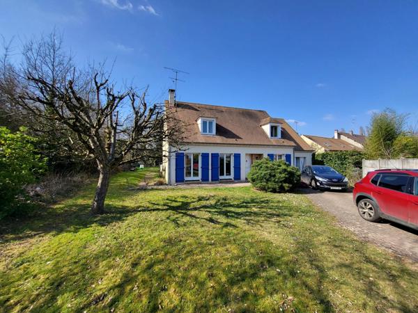 Maison 7 pièces au calme sur grand terrain arboré. CALME ABSOLU ! Vue exceptionnelle !