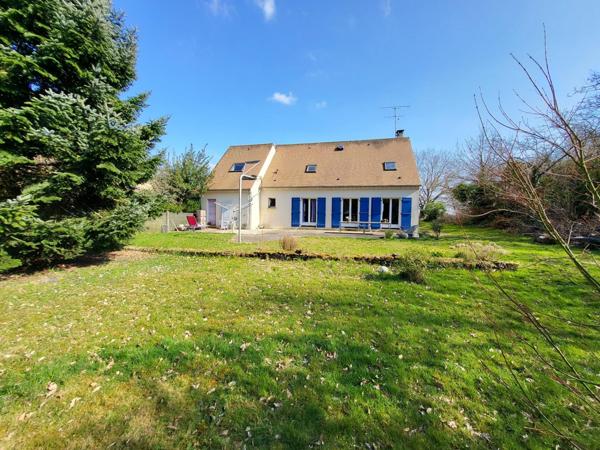 Maison 7 pièces au calme sur grand terrain arboré. CALME ABSOLU ! Vue exceptionnelle !