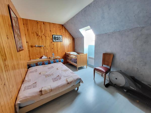 Maison 7 pièces au calme sur grand terrain arboré. CALME ABSOLU ! Vue exceptionnelle !