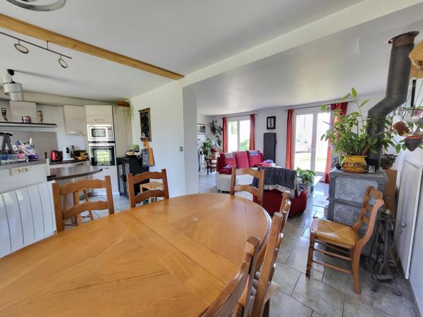 Maison 7 pièces au calme sur grand terrain arboré. CALME ABSOLU ! Vue exceptionnelle !