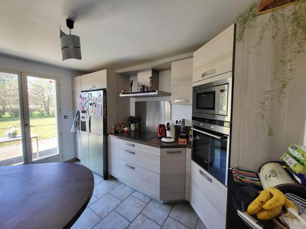 Maison 7 pièces au calme sur grand terrain arboré. CALME ABSOLU ! Vue exceptionnelle !