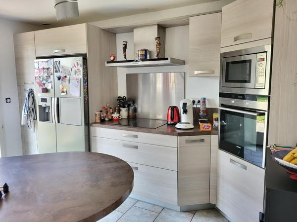 Maison 7 pièces au calme sur grand terrain arboré. CALME ABSOLU ! Vue exceptionnelle !