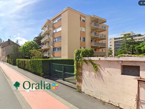 Parking · Location Villefranche Sur Saone (69400) 12m²