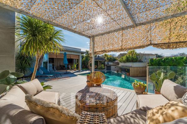 Villa contemporaine avec piscine Bali à débordement entre Agde et Béziers