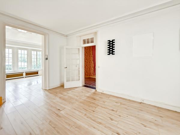 Maison
         8 pièces
        - 160 m² 890 000 €*
