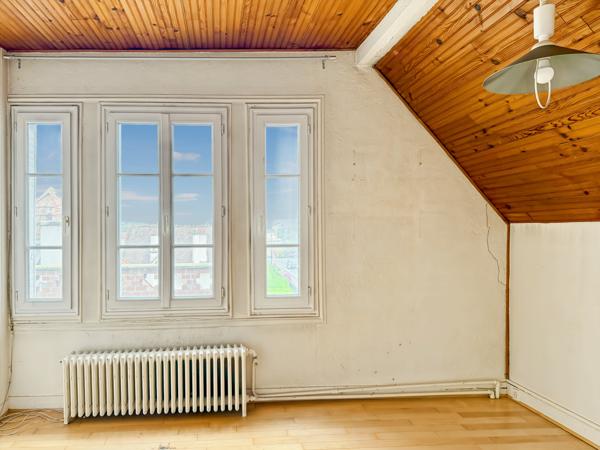 Maison
         8 pièces
        - 160 m² 890 000 €*