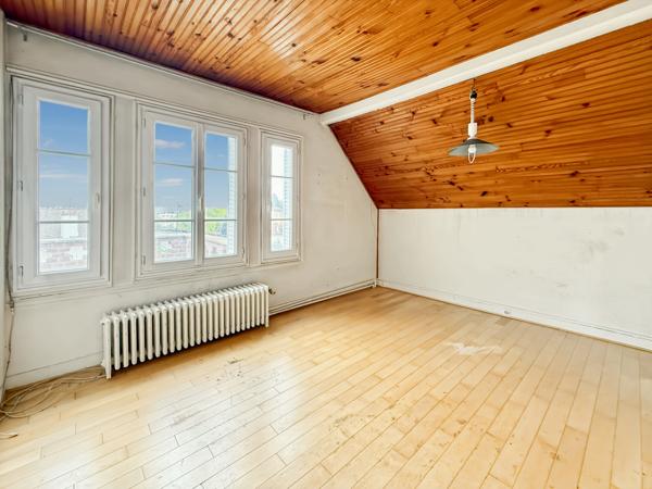 Maison
         8 pièces
        - 160 m² 890 000 €*