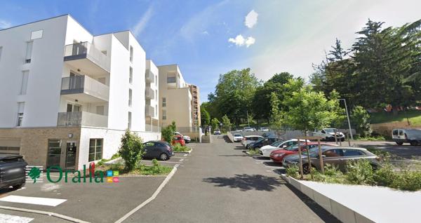 Parking · Location Gleize (69400)