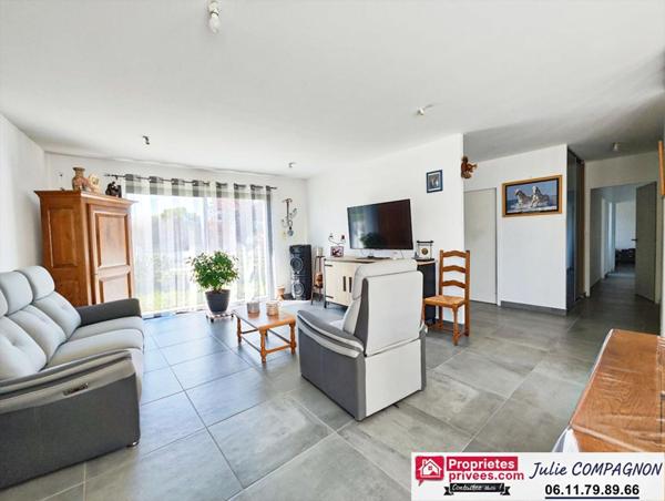 Maison 100 m² avec 2 chambres , 2 garages, grand carport et jardin