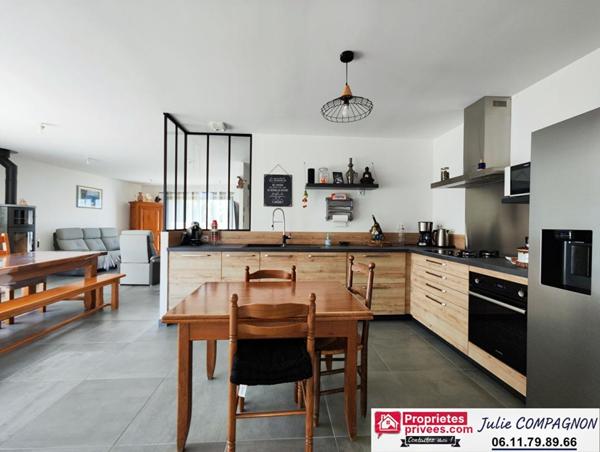 Maison 100 m² avec 2 chambres , 2 garages, grand carport et jardin