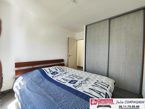 Maison 100 m² avec 2 chambres , 2 garages, grand carport et jardin