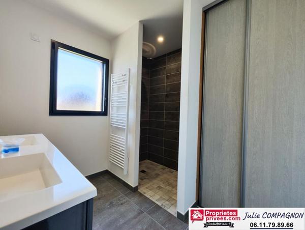 Maison 100 m² avec 2 chambres , 2 garages, grand carport et jardin