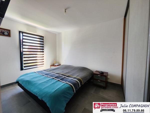 Maison 100 m² avec 2 chambres , 2 garages, grand carport et jardin