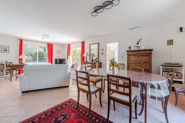 Maison à vendre à Carpentras - 6 pièces avec piscine