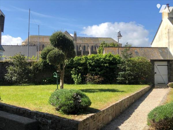 ENSEMBLE IMMOBILIER AU COEUR DU VILLAGE