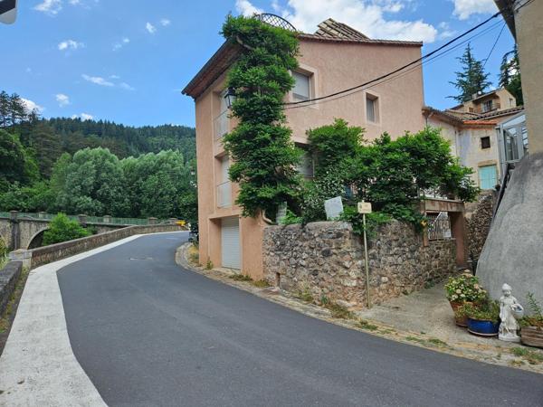 Maison comprenant 3 appartements entièrement rénovés