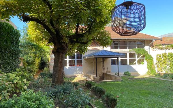 Maison à vendre    7 pièces • 267 m2 Bourg-en-Bresse