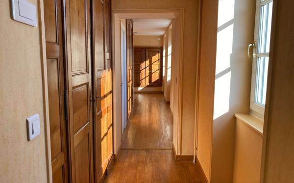 Maison à vendre    7 pièces • 267 m2 Bourg-en-Bresse