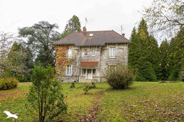 Maison à vendre |  Bourganeuf |  8 pièces | 220 m²