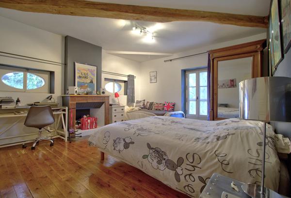 LAYRAC proche AGEN - Propriété de caractère en pierres avec 7 chambres, piscine, dépendance situé sur les côteaux aux portes d'AGEN.