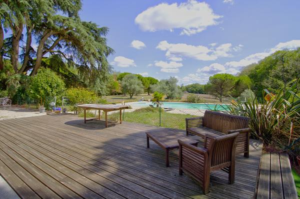 LAYRAC proche AGEN - Propriété de caractère en pierres avec 7 chambres, piscine, dépendance situé sur les côteaux aux portes d'AGEN.