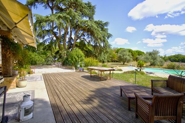LAYRAC proche AGEN - Propriété de caractère en pierres avec 7 chambres, piscine, dépendance situé sur les côteaux aux portes d'AGEN.