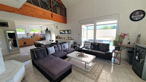 Propriété avec maison 5 pièces - piscine - hangar pour bateau et place de port - CORRE (70)