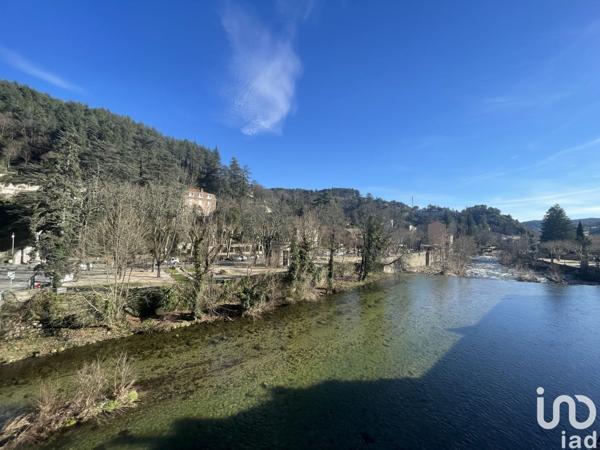 Appartement 4 pièces de 30 m² à Vals-les-Bains (07600)