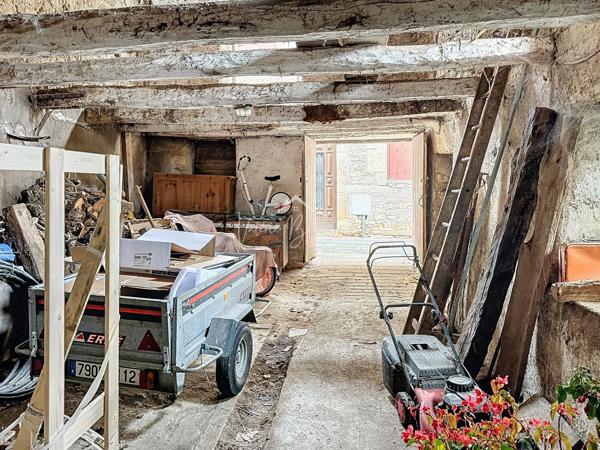 Saint-Rome-de-Tarn (12490) Ancienne grange en pierres à transformer en habitation