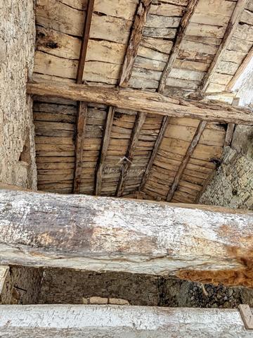 Saint-Rome-de-Tarn (12490) Ancienne grange en pierres à transformer en habitation