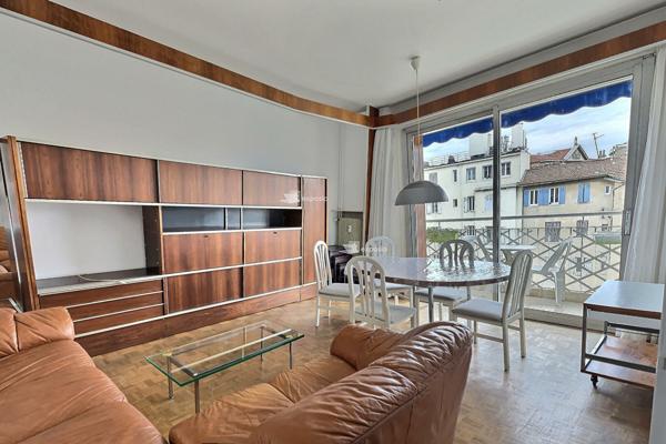A louer un appartement de type 4 meublé à Marseille 13004 Quartier CINQ AVENUES