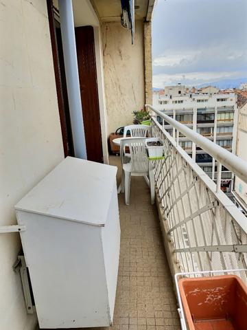 A louer un appartement de type 4 meublé à Marseille 13004 Quartier CINQ AVENUES