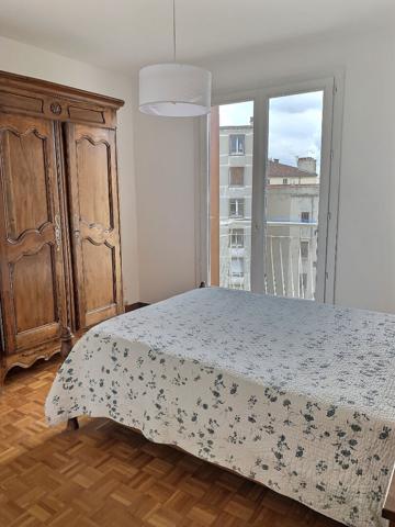 A louer un appartement de type 4 meublé à Marseille 13004 Quartier CINQ AVENUES