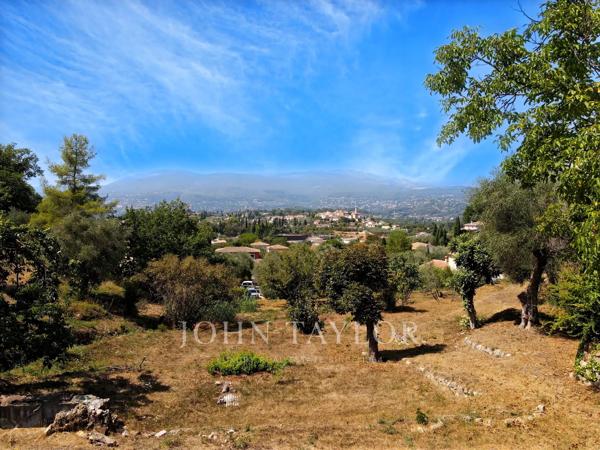Terrain à bâtir avec vue panoramique dans le secteur de Castellaras