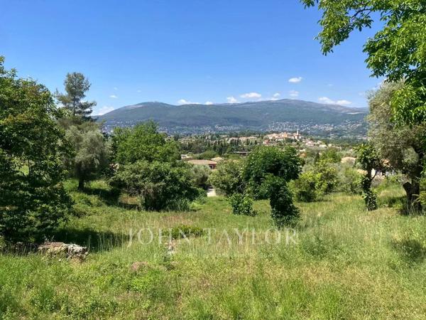 Terrain à bâtir avec vue panoramique dans le secteur de Castellaras