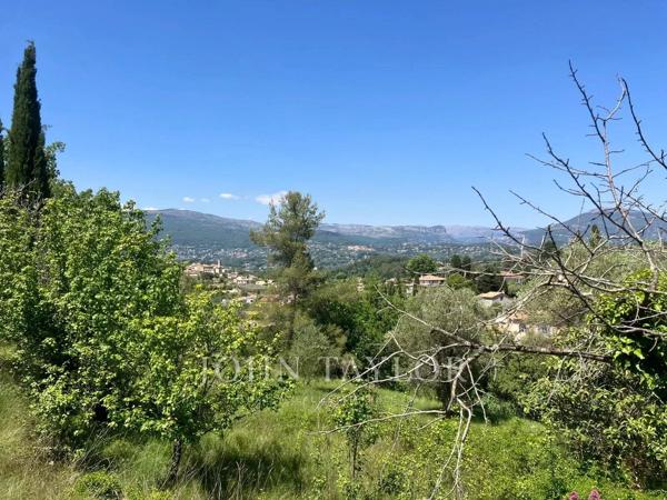 Terrain à bâtir avec vue panoramique dans le secteur de Castellaras