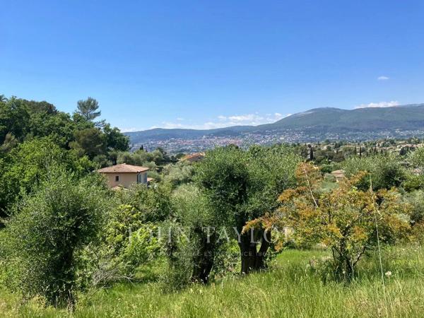 Terrain à bâtir avec vue panoramique dans le secteur de Castellaras