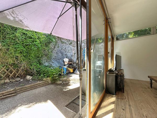 Ardèche, Le Pouzin : Maison de village atypique en pierre avec grande cave