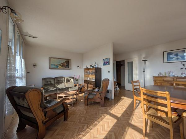 Appartement 3 pièces à vendre au dernier étage à Chambéry
