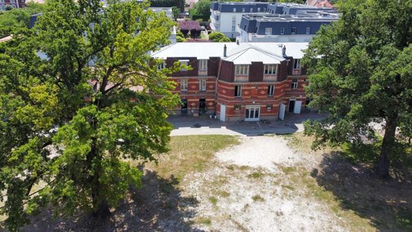 Chantilly (60500) Écurie professionnelle à l’entrée de la forêt de Chantilly