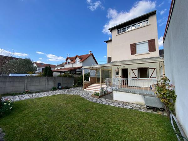 Maison Nanterre 8 pièce(s) 273 m2 €875 000 ** - Référence 15198