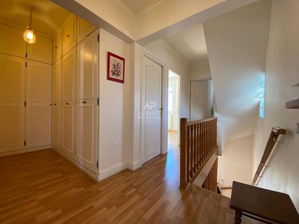 Maison Nanterre 8 pièce(s) 273 m2 €875 000 ** - Référence 15198