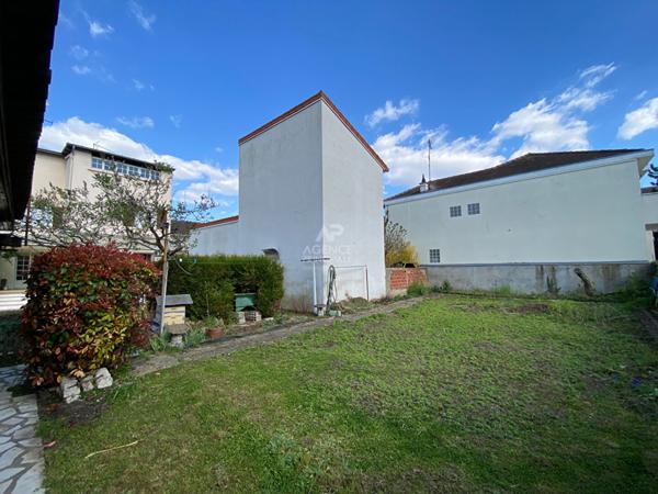 Maison Nanterre 8 pièce(s) 273 m2 €875 000 ** - Référence 15198